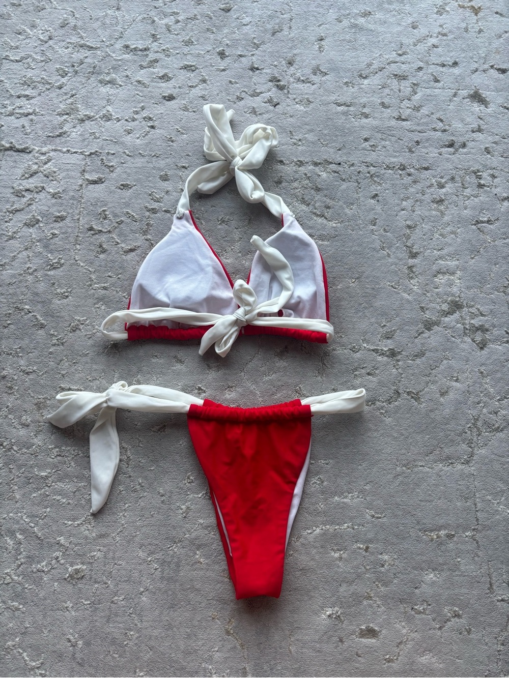 Bikini - Picture 2 of 3